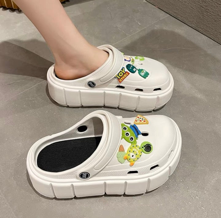 Thick-soled hole shoes women's ins trendy outerwear summer all-match heightened muffin Baotou beach sandals and slippers cross cartoon