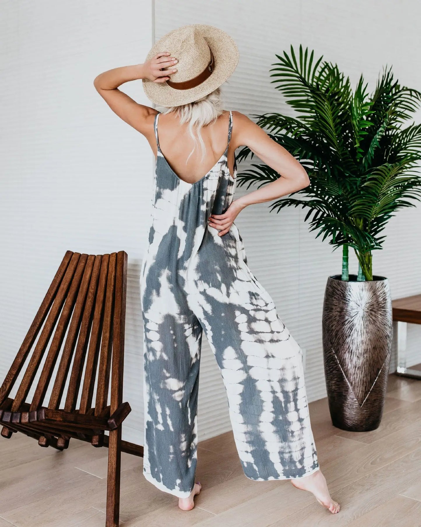 Women's jumpsuit 2024 new women's clothing wholesale Russian European and American suspender sexy wide leg pants